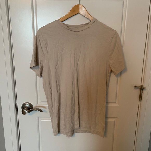 H&M Tee Shirt - Picture 1 of 5